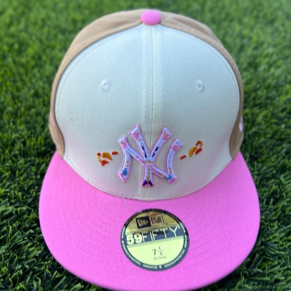 New Era Accessories - New Era Pink and Tan Cap with Embroidered Logo Yankees NY New era